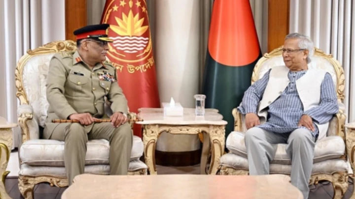 প্রধান উপদেষ্টার সঙ্গে পাকিস্তানের যৌথ বাহিনীর চেয়ারম্যানের সৌজন্য সাক্ষাৎ ছবি: সংগৃহীত।
