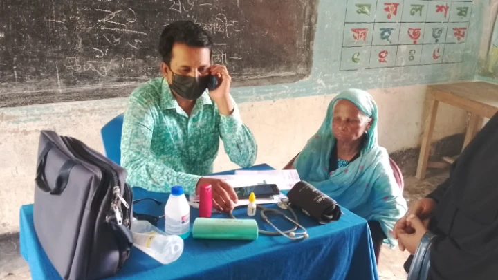 আটপাড়ায় লায়ন্স আই কেয়ার সেন্টার অ্যান্ড হাসপাতালের উদ্যোগে ফ্রি চক্ষু চিকিৎসা ক্যাম্প অনুষ্ঠিত ছবি: বিএমএফ টেলিভিশন।