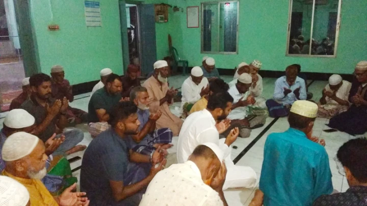 ইবি থানা প্রেসক্লাবের উদ্যোগে সাংবাদিক জাহিদের রূহের মাগফিরাত কামনায় দোয়া  ছবি: সংগৃহীত।