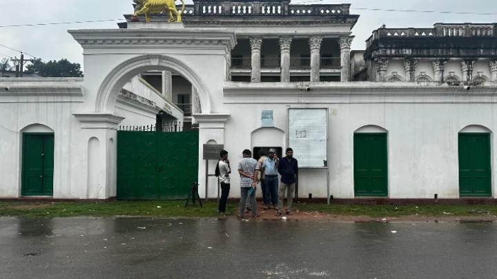 ইতিহাস ও ঐতিহ্যের স্মৃতি—মানিকগঞ্জের সাটুরিয়া থানার বালিয়াটীর  জমিদার বাড়ি ছবি: বিএমএফ টেলিভিশন।