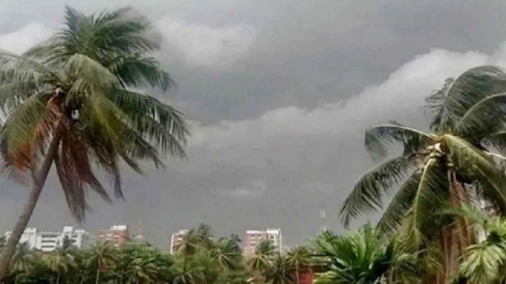 রাতের মধ্যে ১০ জেলায় ৬০ কিমি বেগে ঝড়ের আভাস ছবি: সংগৃহীত।